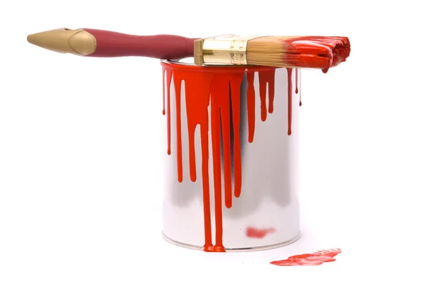 Latta di vernice rossa e pennello professionale — Foto Stock