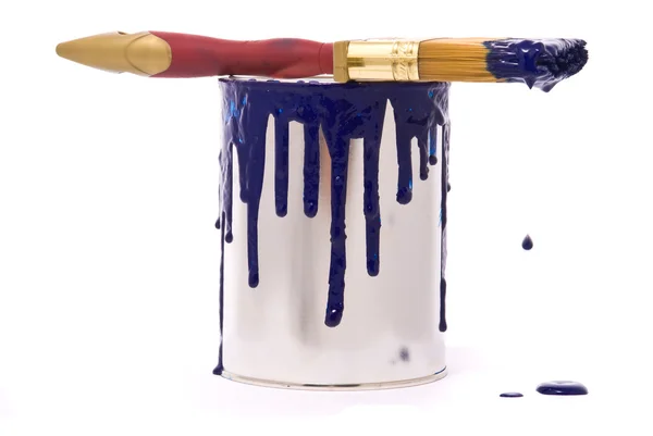 Mavi boya ve profesyonel fırça olabilir — Stok fotoğraf