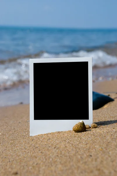 Κάρτα φωτογραφιών σε παραλία με άμμο — Φωτογραφία Αρχείου
