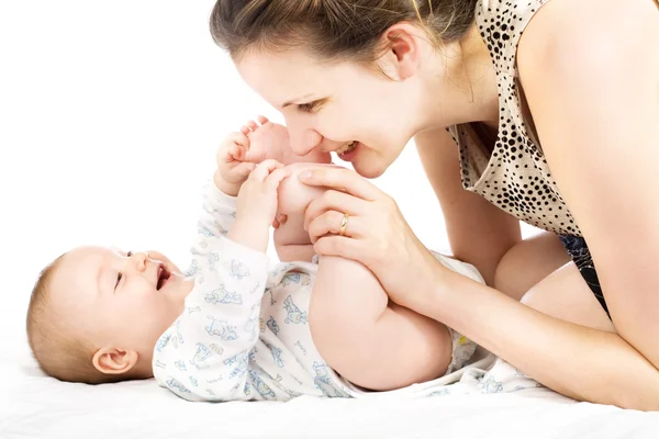 Donna felice con un bambino piccolo — Foto Stock