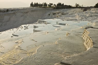 Pamukkale kireçtaşı havuzları.