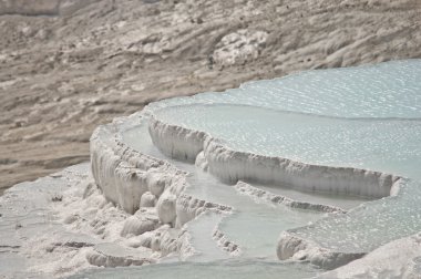 Pamukkale kireçtaşı havuzları.