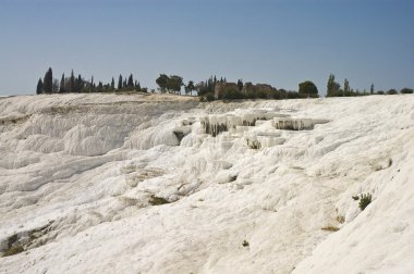 Pamukkale kireçtaşı havuzları.