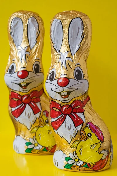 Colorful chocolate easter bunnies — Stock Photo, Image