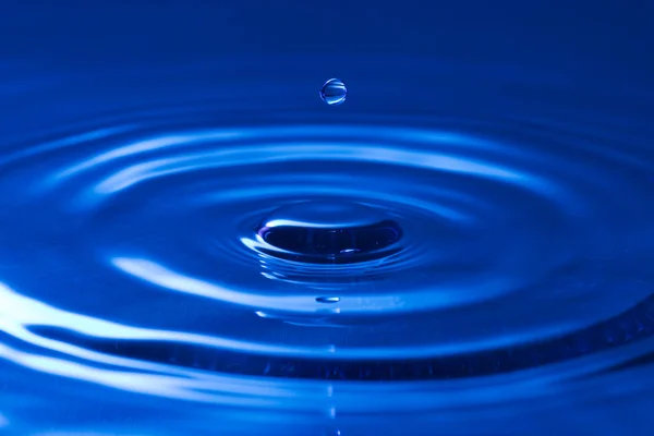 蓝色水滴 — 图库照片