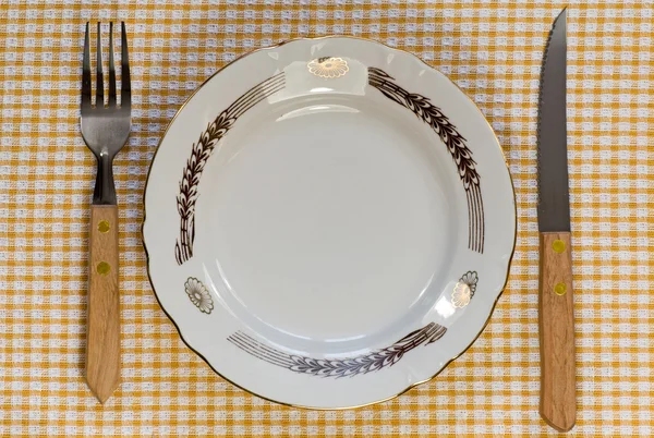 Tallrik med gaffel och kniv — Stockfoto