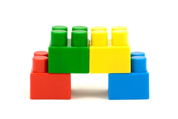 Dört renkli plastik oyuncak tuğla — Stok fotoğraf