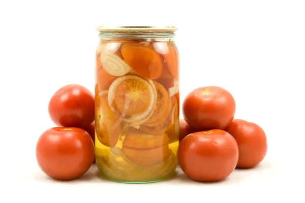 Прозрачное стекло банку томаты маринованные — стоковое фото