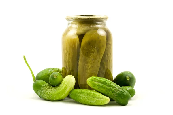 Glazen pot met komkommers — Stockfoto