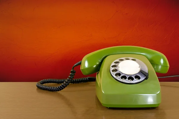 Alte grüne Telefon verkratzt — Stockfoto