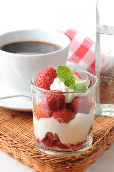 草莓甜点和咖啡 — 图库照片