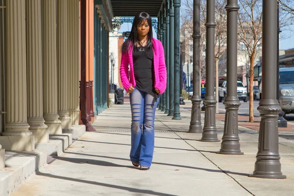 Woman Walking On Sidewalk — Stock Photo, Image