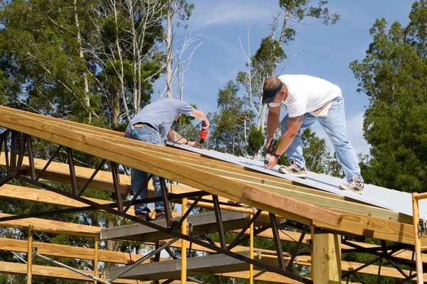 固定屋根葺き職人 — ストック写真