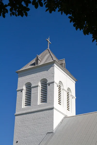 古老的国家教堂的尖顶 — 图库照片