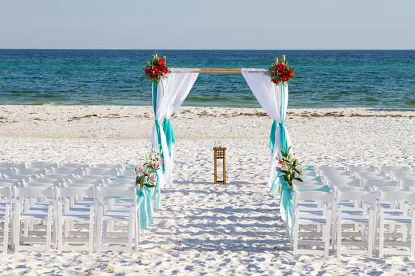結婚式のビーチのアーチ — ストック写真