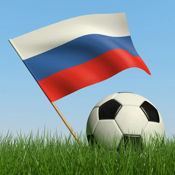Pelota de fútbol en el césped y la bandera de Rusia . — Foto de Stock