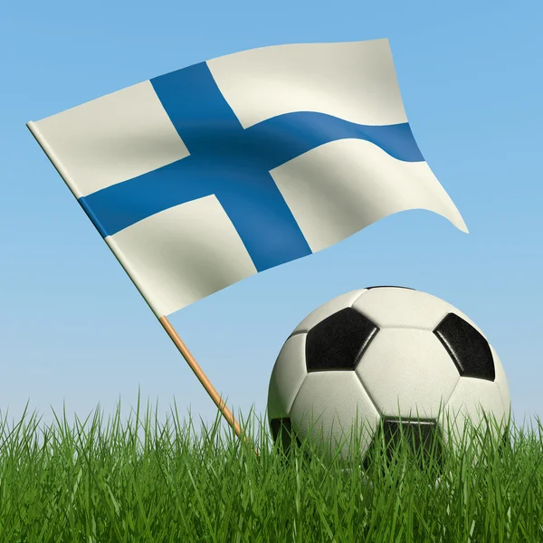 Fußball im Gras und die Flagge Finnlands. — Stockfoto