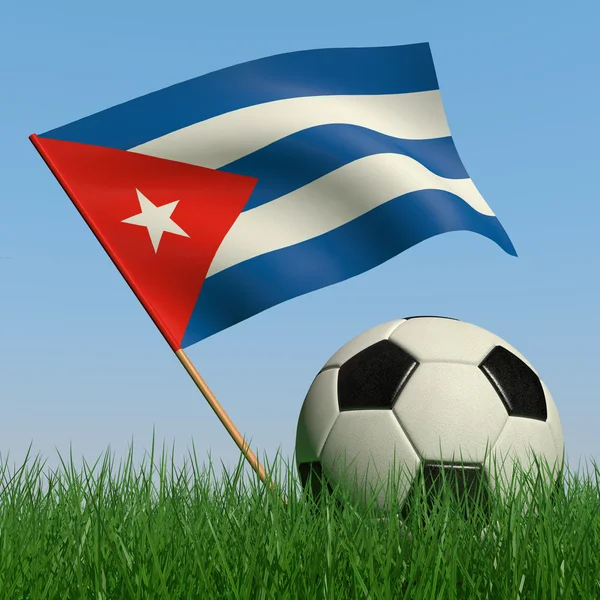 Bola de futebol na grama e a bandeira de Cuba — Fotografia de Stock