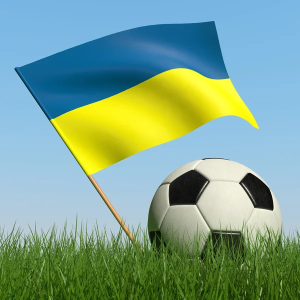 Bola sepak bola di rumput dan bendera Ukraina . — Stok Foto