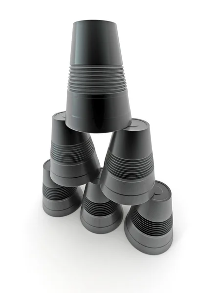 Піраміда з перевернутих пластикових чашок на ізольованому фоні — стокове фото