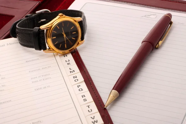 Memorandumok, óra és toll. — Stock Fotó