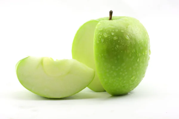 Der in Scheiben geschnittene grüne Apfel — Stockfoto