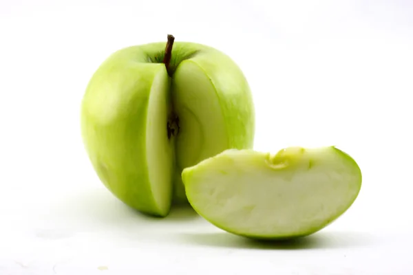 The sliced green apple — Stock Photo, Image