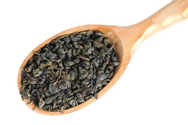 Grüner Tee im Holzlöffel — Stockfoto