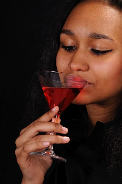 Attractive young woman drinks cocktail — Zdjęcie stockowe