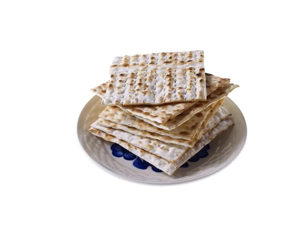 Żydowskiej Paschy chleb na płytkę na białym tle — Zdjęcie stockowe