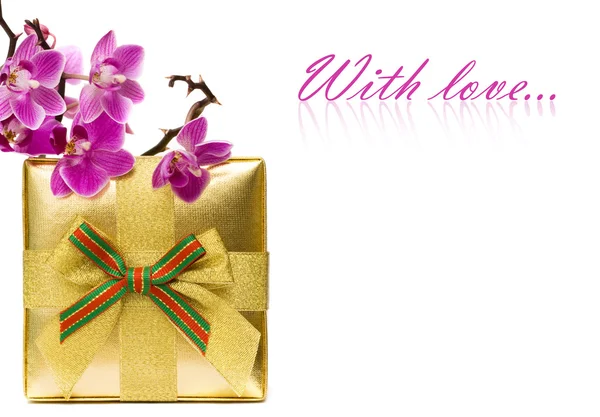 有紫色兰花的礼盒 — 图库照片
