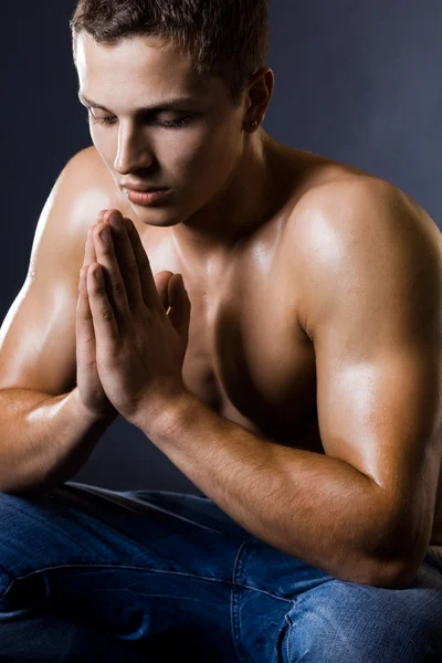 L'uomo che prega — Foto Stock