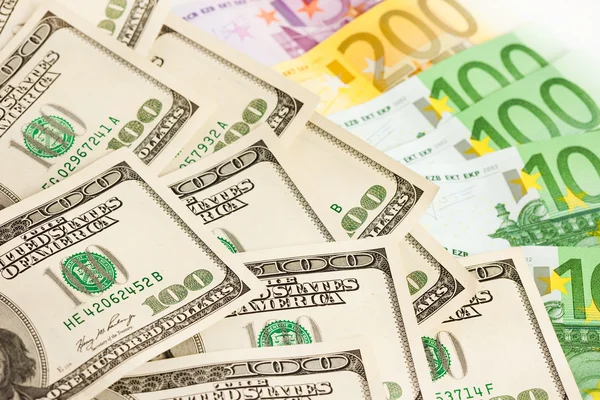 Wiele euro i dolary w kupie — Zdjęcie stockowe
