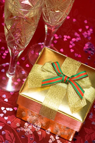 Scatola regalo dorata con vetro — Foto Stock