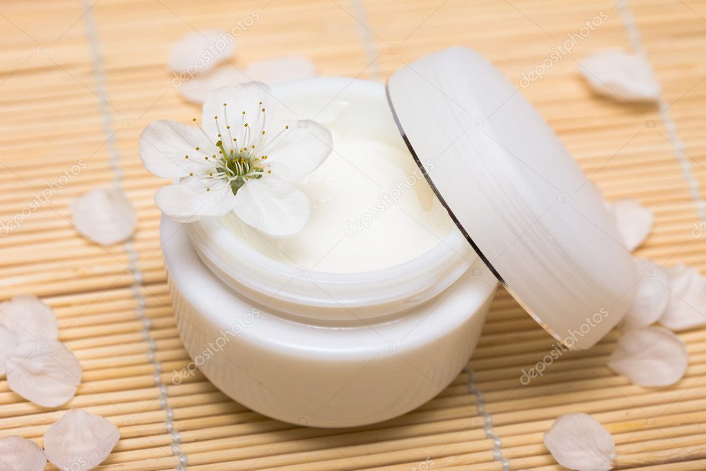 Cosmetic moisturizing cream