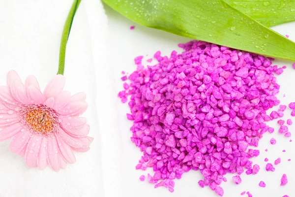Spa essentials (bath salt and flower) — Stock Photo, Image