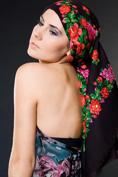 Mulher de moda com chapéu preto — Fotografia de Stock