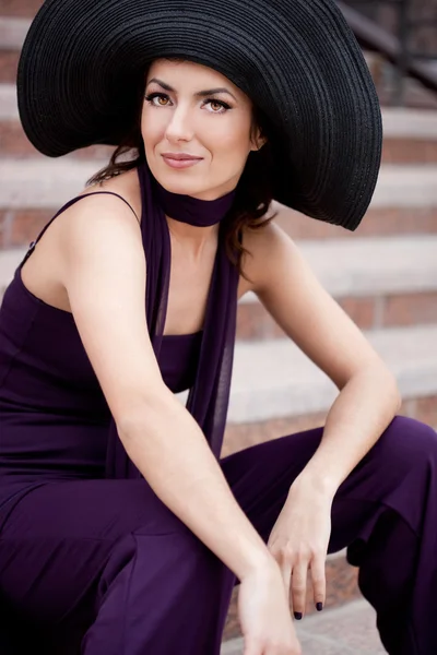 Beautiful lady in the hat — Stock Photo, Image