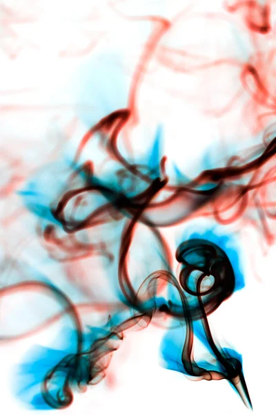Blauer und roter Rauch auf weißem Hintergrund — Stockfoto
