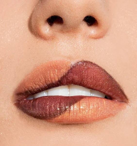 Közel a gyönyörű női ajkak — Stock Fotó