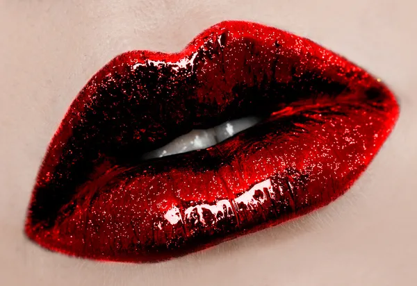 美しい女性の唇のクローズアップ — ストック写真