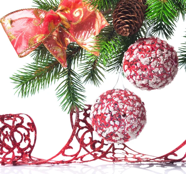 Vánoční dekorace na jedlovém stromě — Stock fotografie