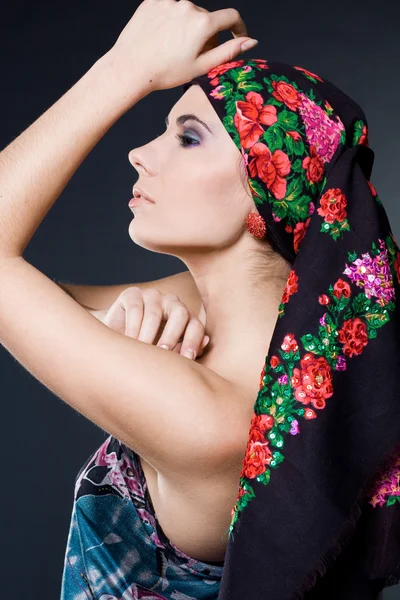 Kobieta moda z nakrycia głowy czarny — Zdjęcie stockowe