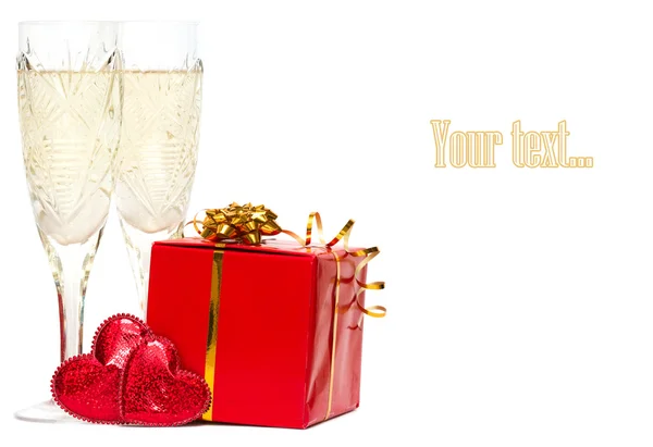 Dárková krabice s sklenicemi šampaňského — Stock fotografie
