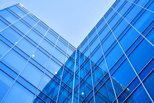 Perspektiv glasvägg i skyskrapa — Stockfoto