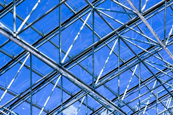 Перспективная стеклянная стена небоскреба — стоковое фото
