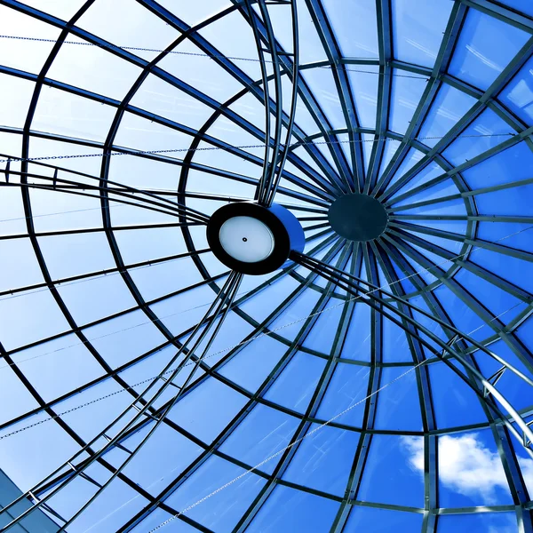 Perspektivy skleněnou stěnou mrakodrapu — Stock fotografie