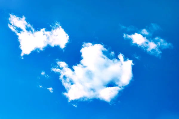 Nuvens abstratas no céu azul — Fotografia de Stock