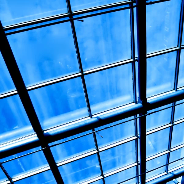 Glassilhouetten von Wolkenkratzern bei Nacht — Stockfoto