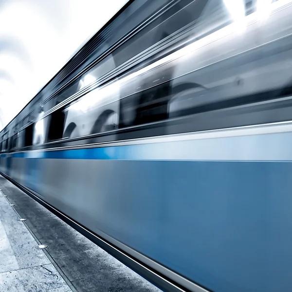 Швидкий рухомого поїзда — стокове фото